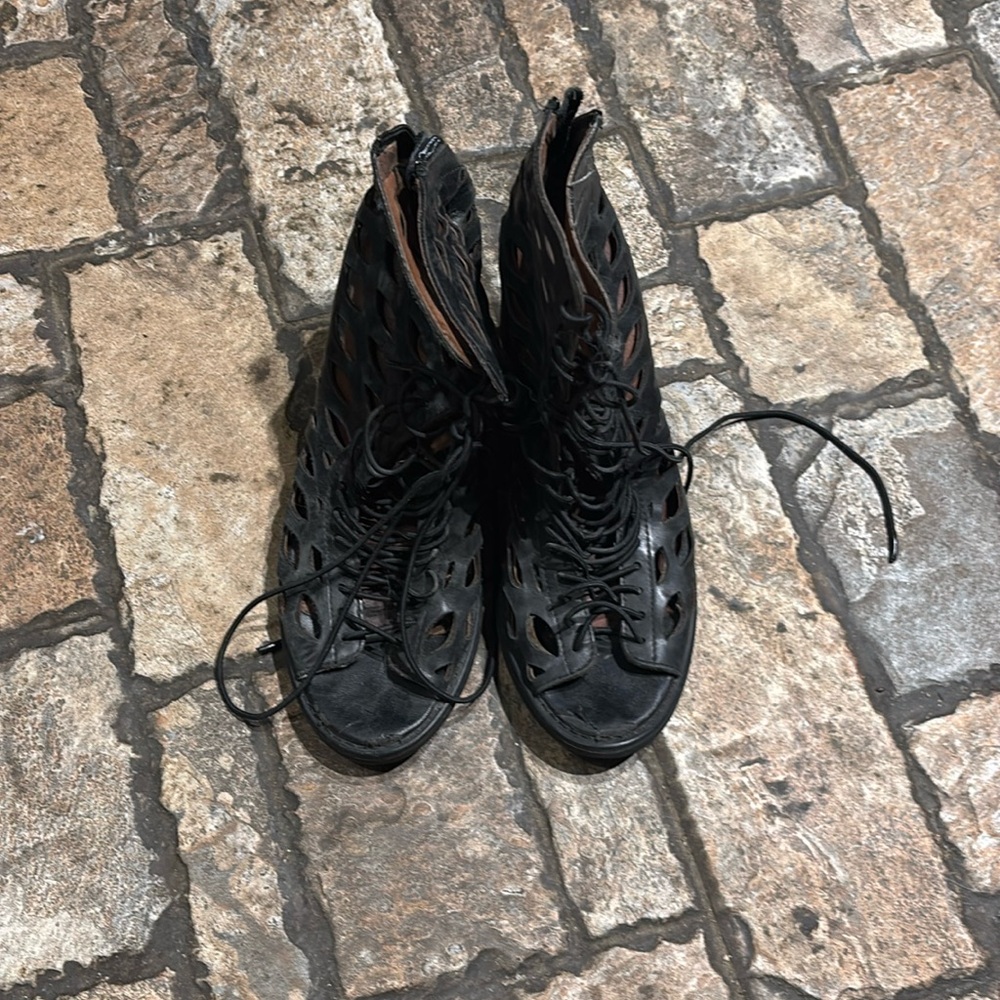 Jeffrey Campbell Cors Cut Heels